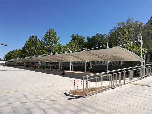 屋顶PTFE膜结构应用指南:防水设计/荷载计算/安装规范